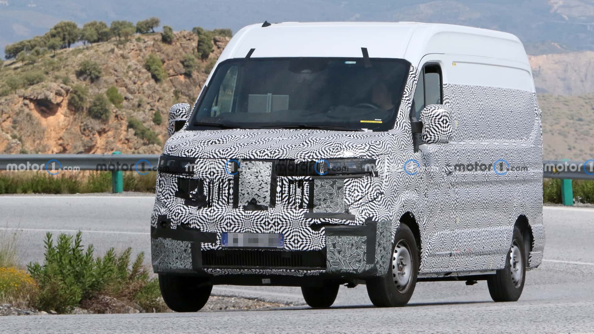 renault-master-new-spy-photo.jpg