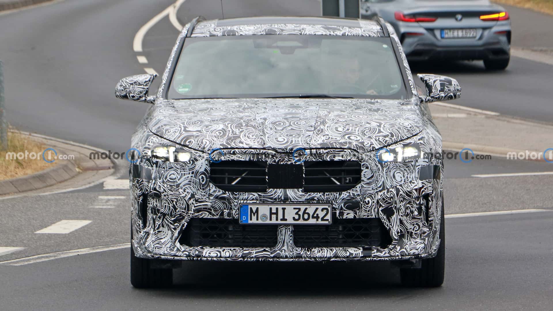 2024-bmw-x2-m35-front-view-spy-photo.jpg