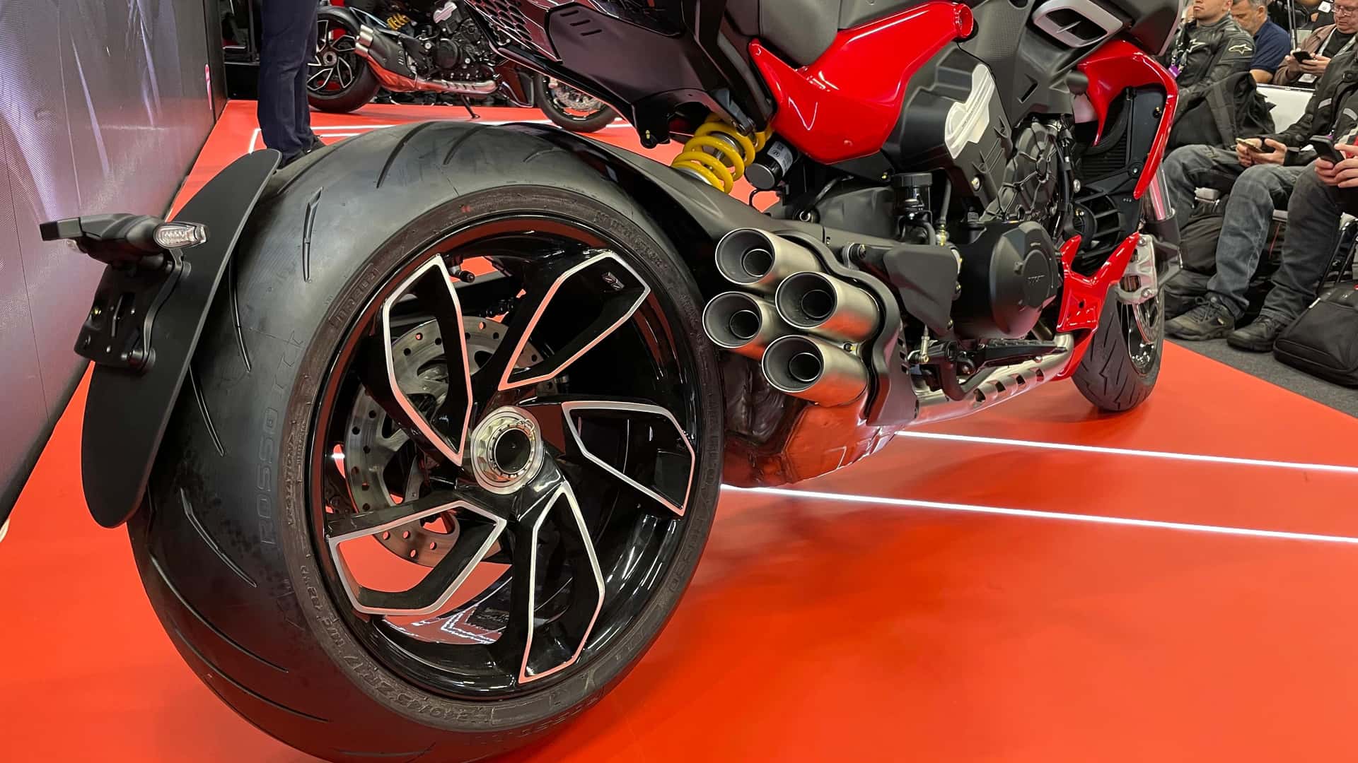 Ducati Diavel V4 chega ao Brasil com 170 cv