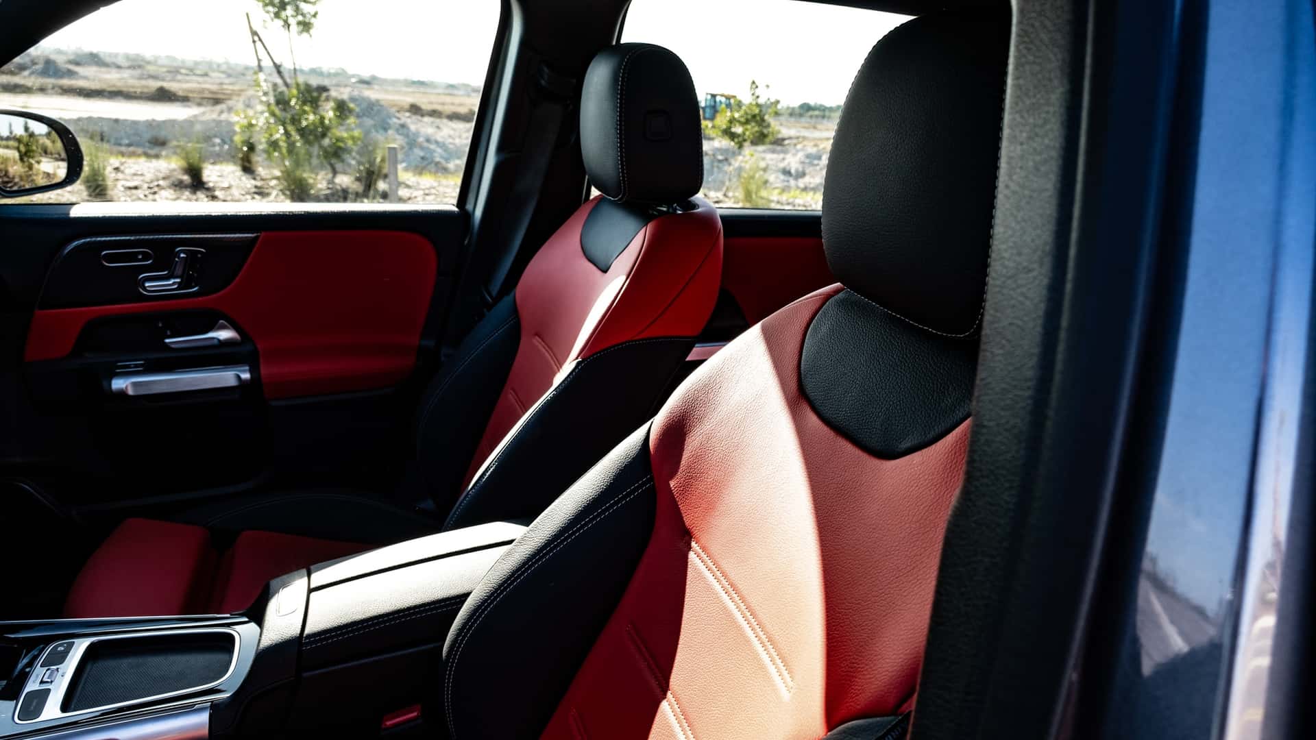 https://cdn.motor1.com/images/mgl/2NEmkE/s1/2024-merceds-amg-glb35-review.jpg