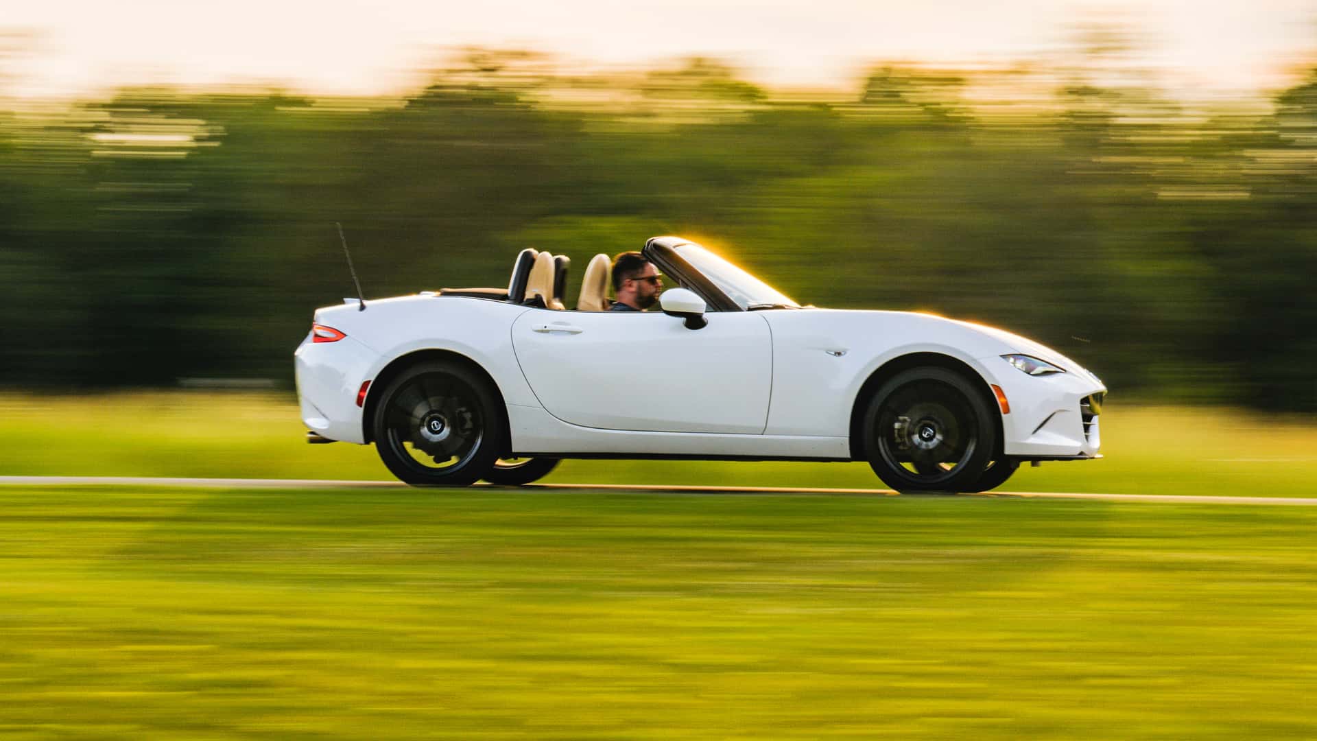 https://cdn.motor1.com/images/mgl/2NEwpB/s1/2024-mazda-mx-5-miata-grand-touring-review.jpg