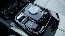 BMW i5 eDrive40 Touring (2024) nel test