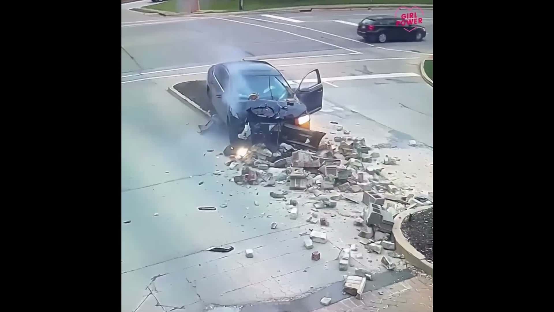 Клип 90-00 с коровой. Ролик перепутала. В приэльбрусье жёлтый снег. Ролик перепутала. Литвин разбил порше в салоне.