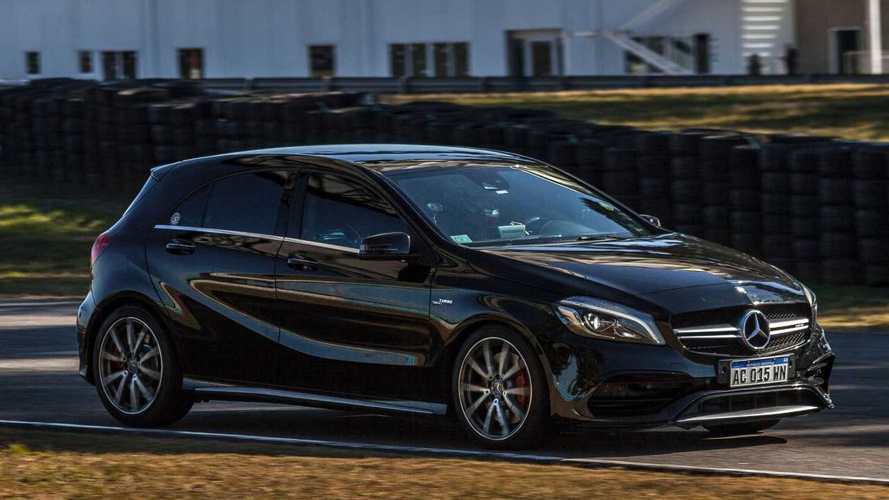 005407_HernandoPollicelli_AMG A45_Pista