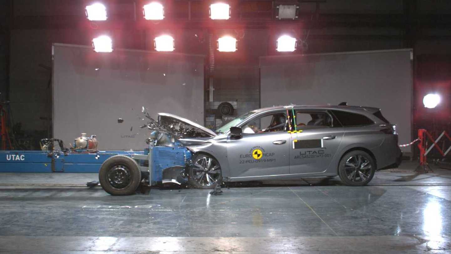 Crash test EuroNCAP Peugeot 308, Opel Astra, Kia EV6, Volvo C40