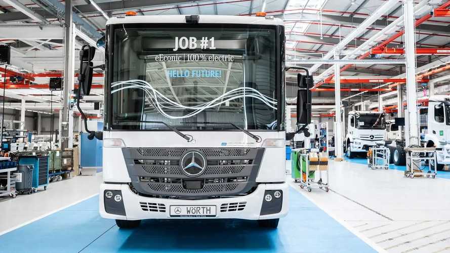 Mercedes-Benz запустил производство «коммунального» грузовика