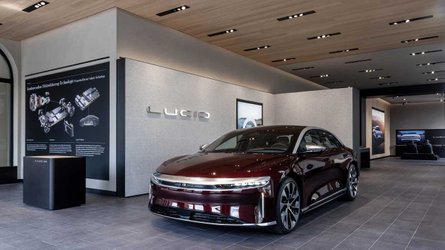 Конкурент Теслы открыл первый шоурум в Европе Lucid Air Dream Edition at Munich Studio