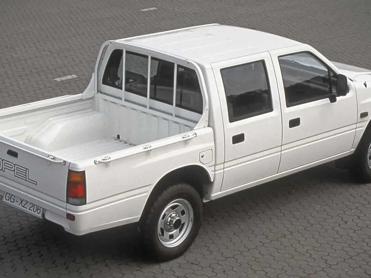 opel-campo-crewcab.webp