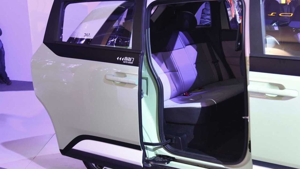 BYD D1 - carro eletrico app de transporte (9) porta