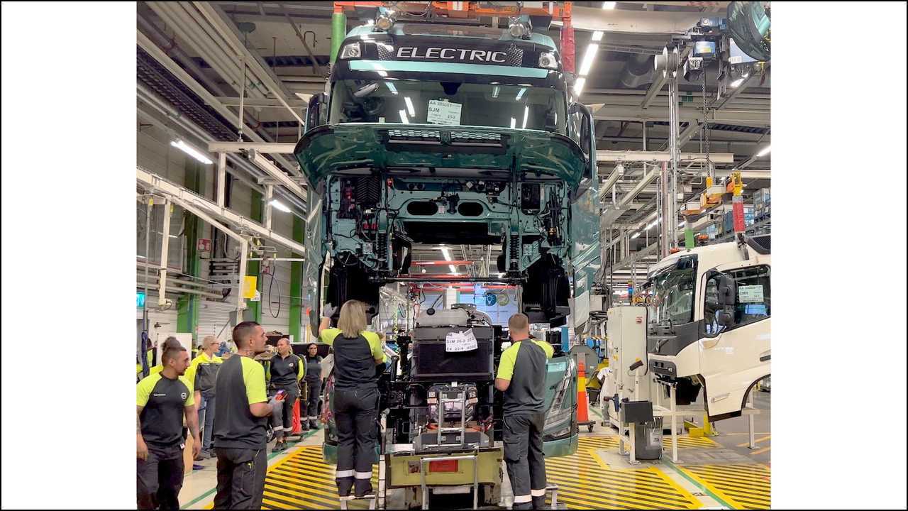 Serienproduktion der schweren Elektro-Lkw von Volvo in Tuve