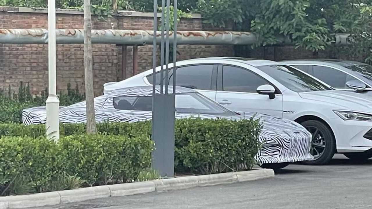 Шпионские фотографии электрического спорткара BYD