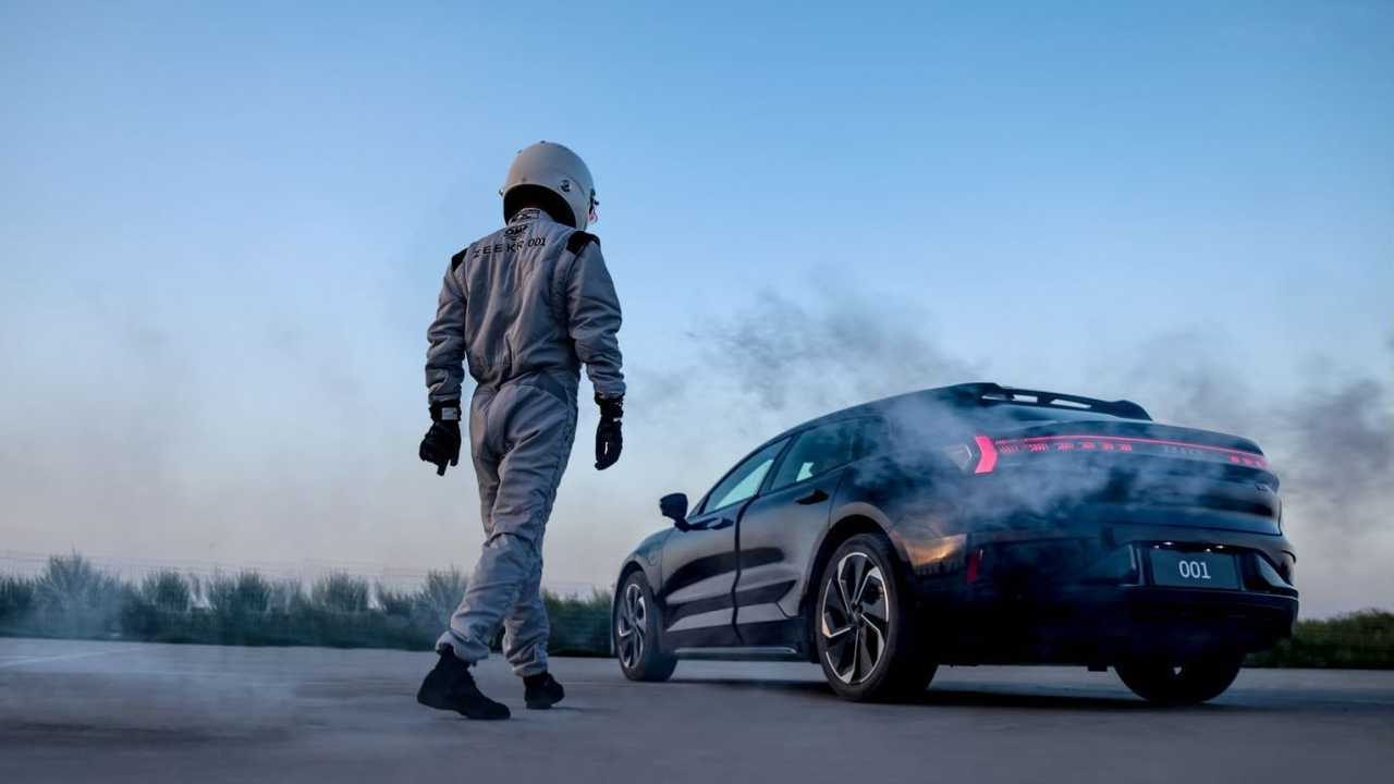 Zeekr 001 è l'auto elettrica più veloce in drift