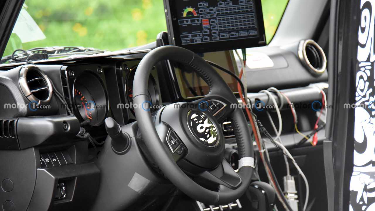 Foto spia a cinque porte di Suzuki Jimny