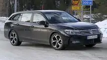 Nuova Volkswagen Passat Variant, le prime foto spia