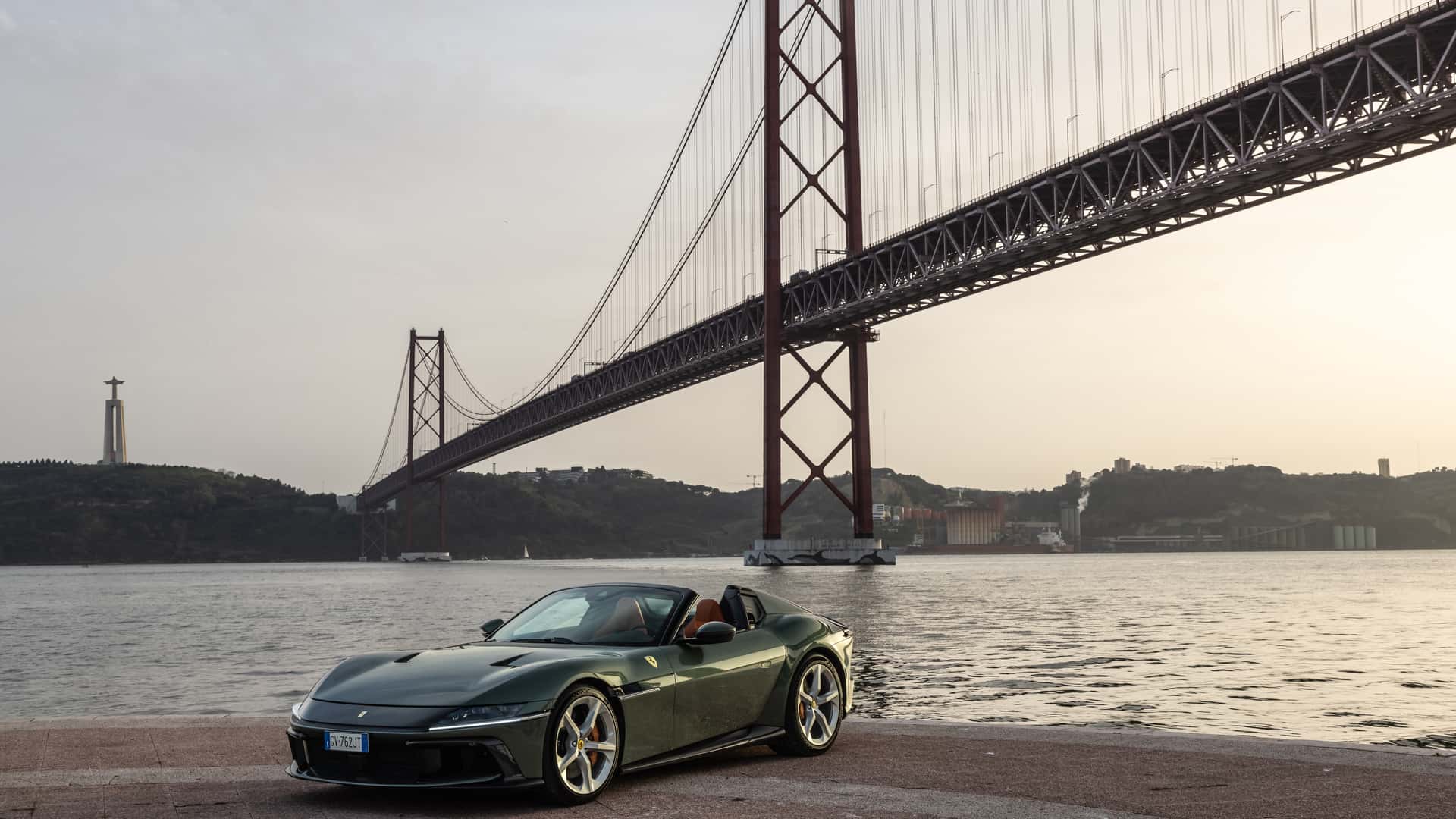 https://cdn.motor1.com/images/mgl/2NQ88x/s1/2025-ferrari-12cilindri-spider-first-drive-review.jpg