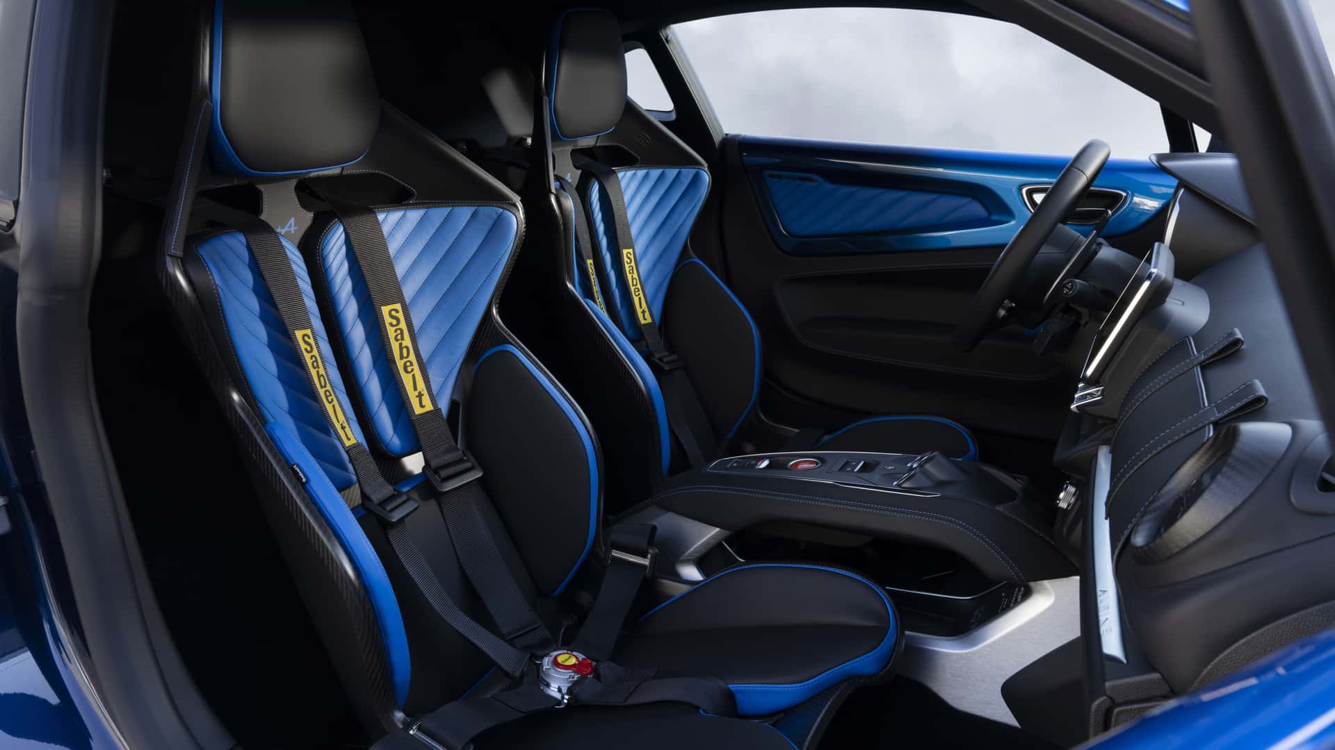 https://cdn.motor1.com/images/mgl/2NQJbE/s1/alpine-a110-r-ultime.jpg
