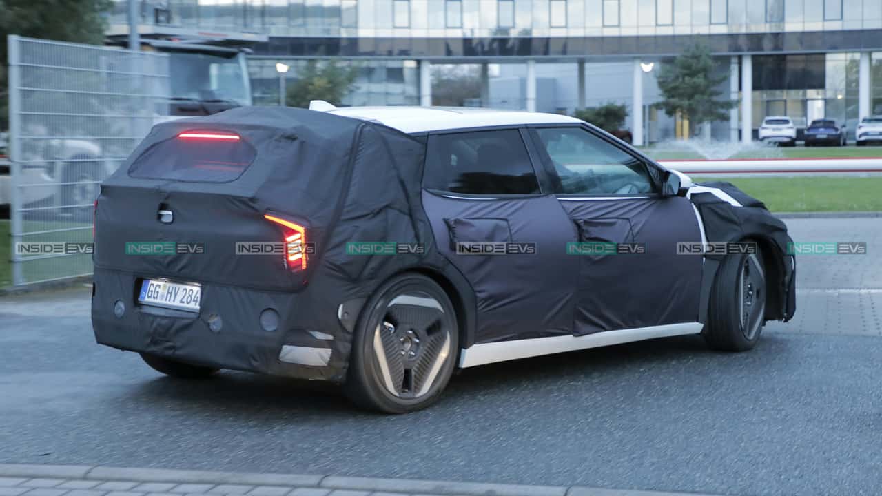 Kia EV4 mit Steilheck als Erlkönig (12/2024)