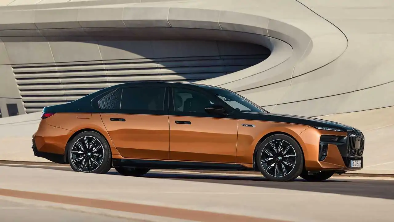 2024 BMW i7 M70 xDrive Debuts With 650 HP, Up To 295 Miles Of Range