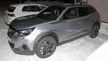 Peugeot 2008 restyling, le prime foto spia