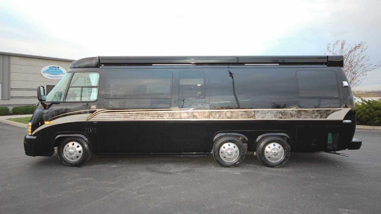 Camper GMC del 1977 restaurato, modificato da Creative Mobile Interiors