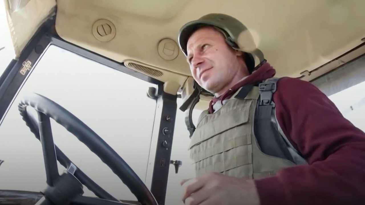 Agricoltori ucraini: coltivano e aiutano l'esercito