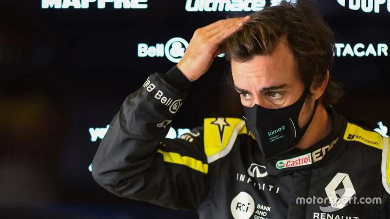 Alonso hospitalised after being hit by a car while riding bike Fernando Alonso at Abu Dhabi Post Season Test 2020