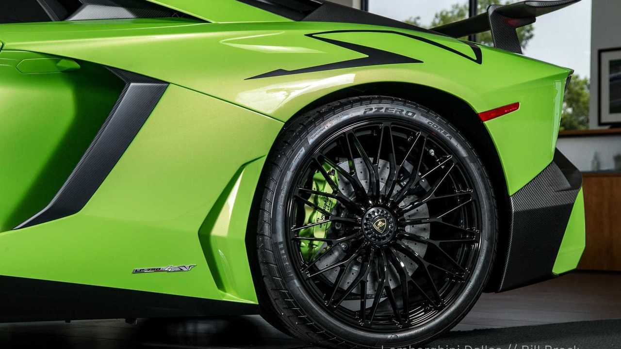 1 Of 500 Lamborghini Aventador Sv Roadster For Sale Autoclassics Com Photos