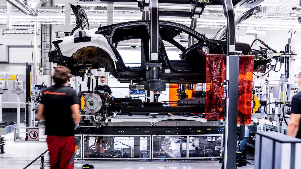 Audi e-tron GT: tra lavorazioni artigianali e tecnologia all'avanguardia
