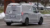 Mercedes-Benz T-Class nuova foto spia (posteriore tre quarti)