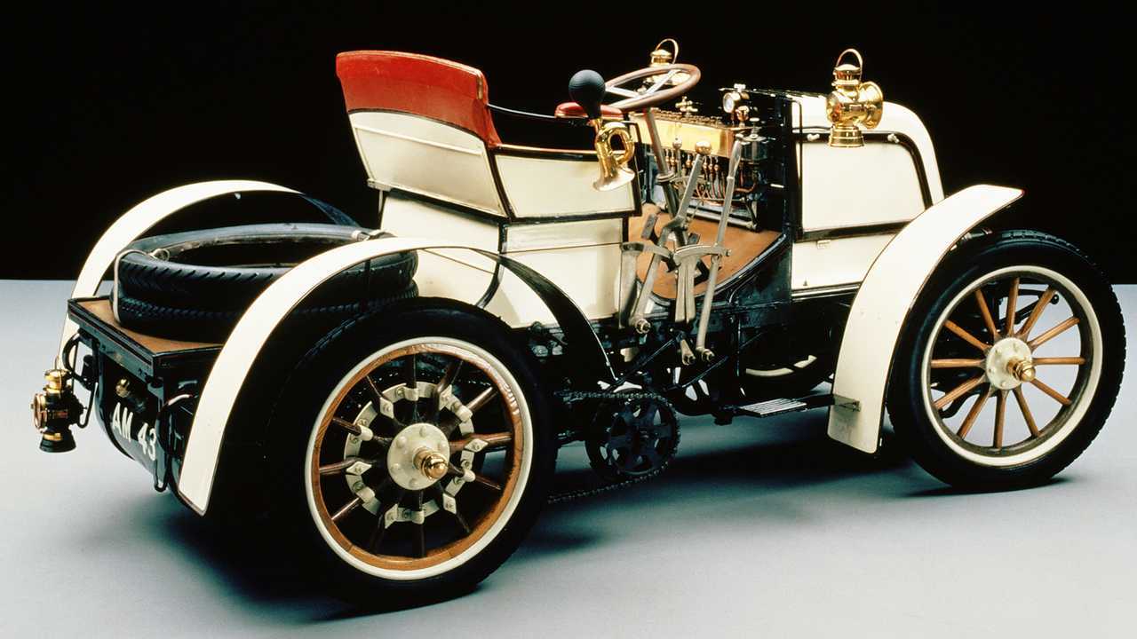Mercedes, 120 anni di evoluzione del volante