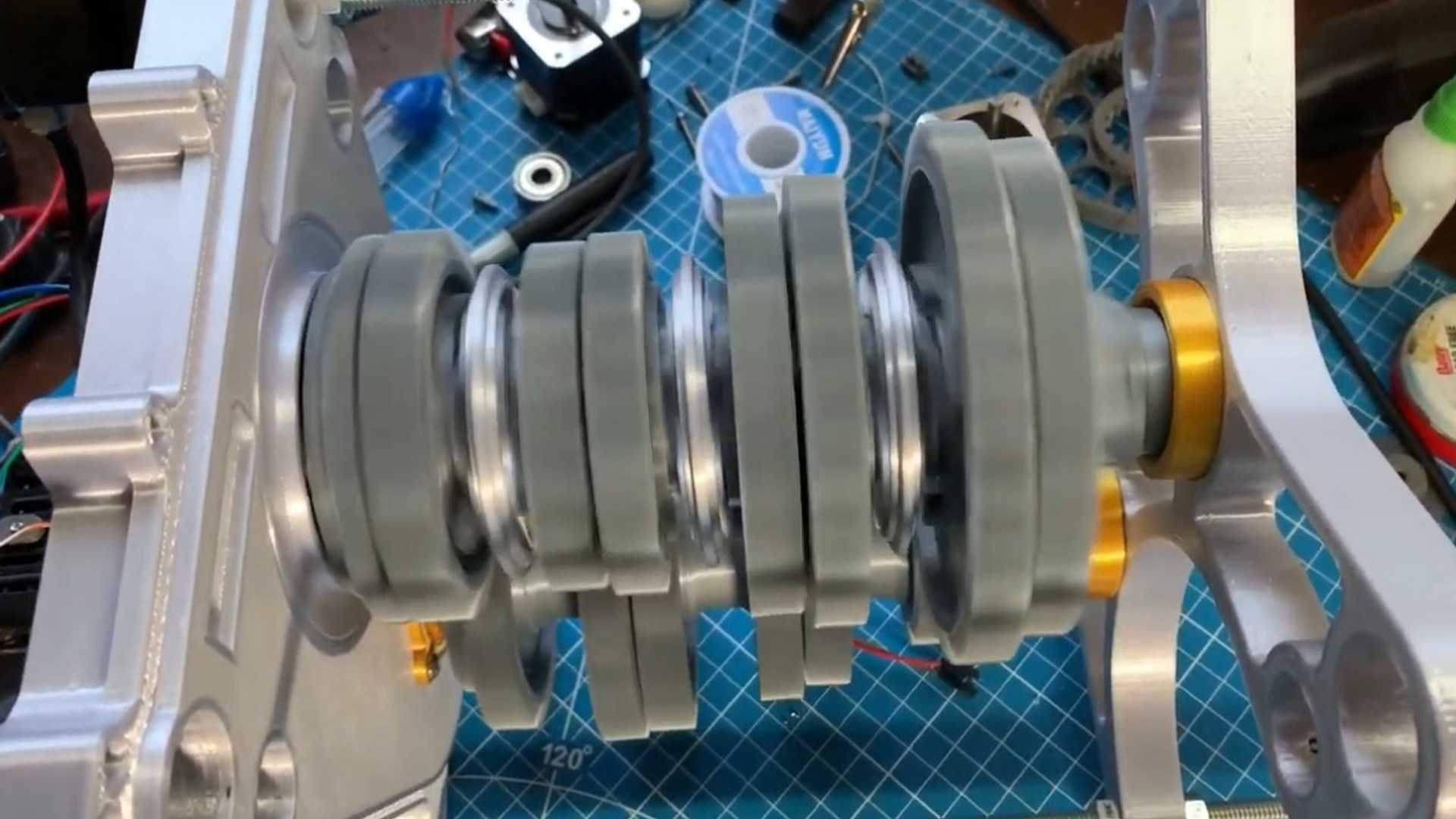 This guy has 3Dprinted a working F1 gearbox and no one's noticed