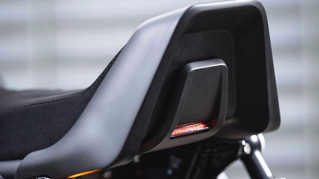 Vagabund Moto Guzzi V7 III Custom Cafe Tail