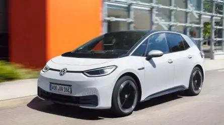 Volkswagen ID.3 (2020) teste - branco destaque