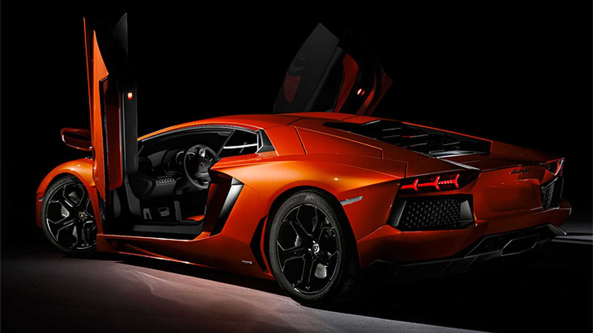 Agency Offers 100,000 for Stolen Aventador in NYC