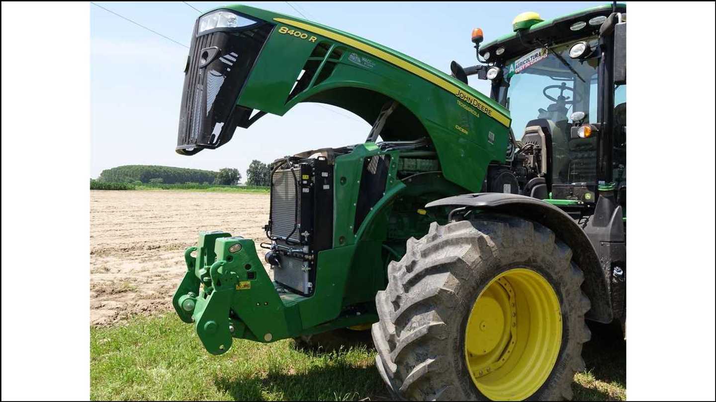 JOHN DEERE 8400R: potenza a quota 400