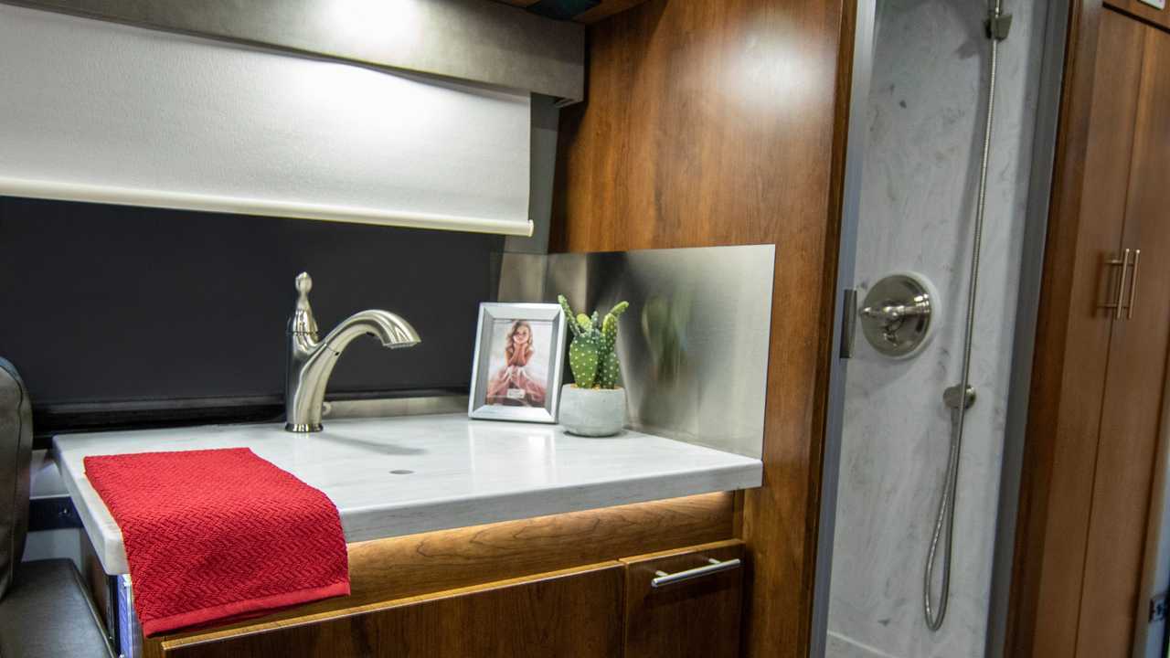 Autocaravana Chinook Summit