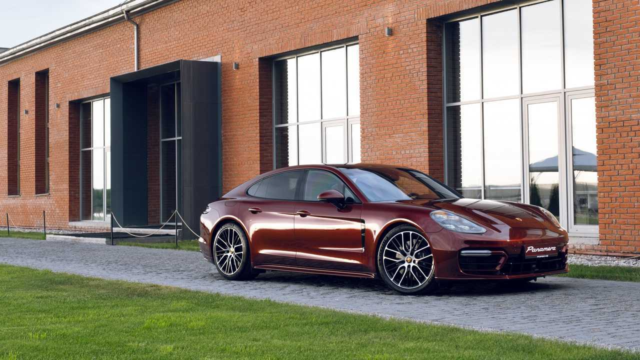 Обновленный Porsche Panamera в статике