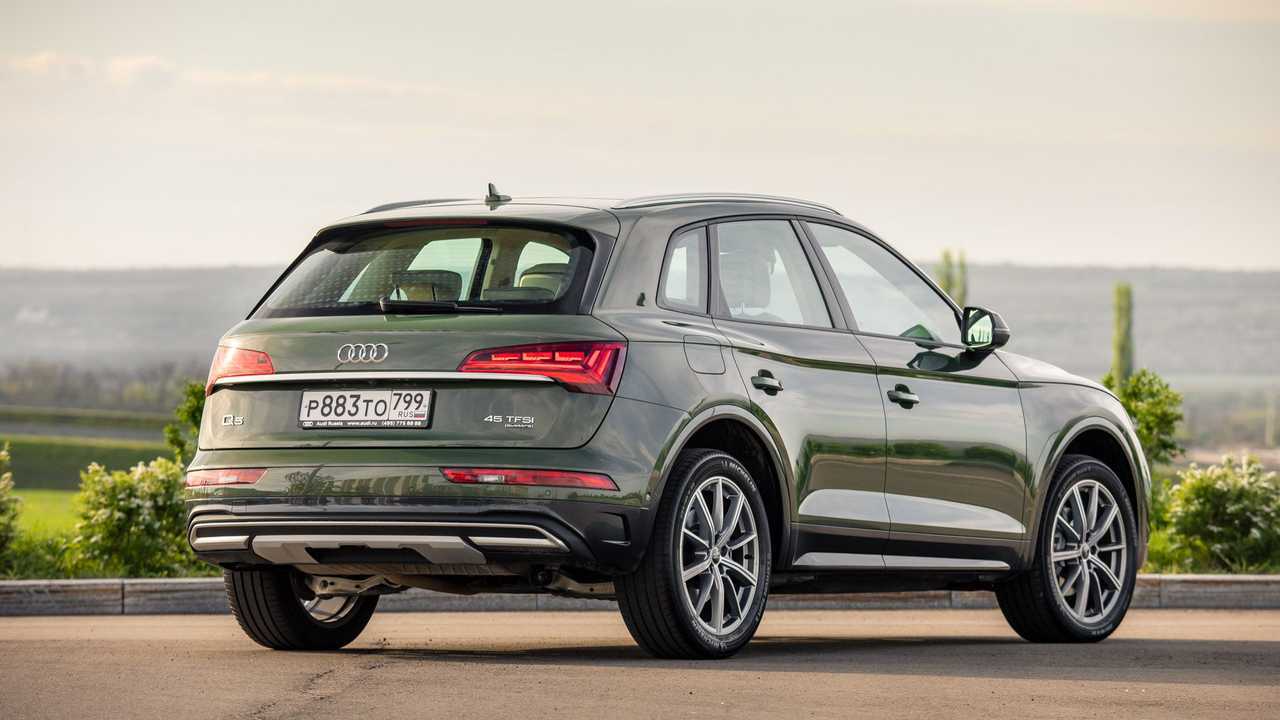Audi Q5 в три четверти сзади