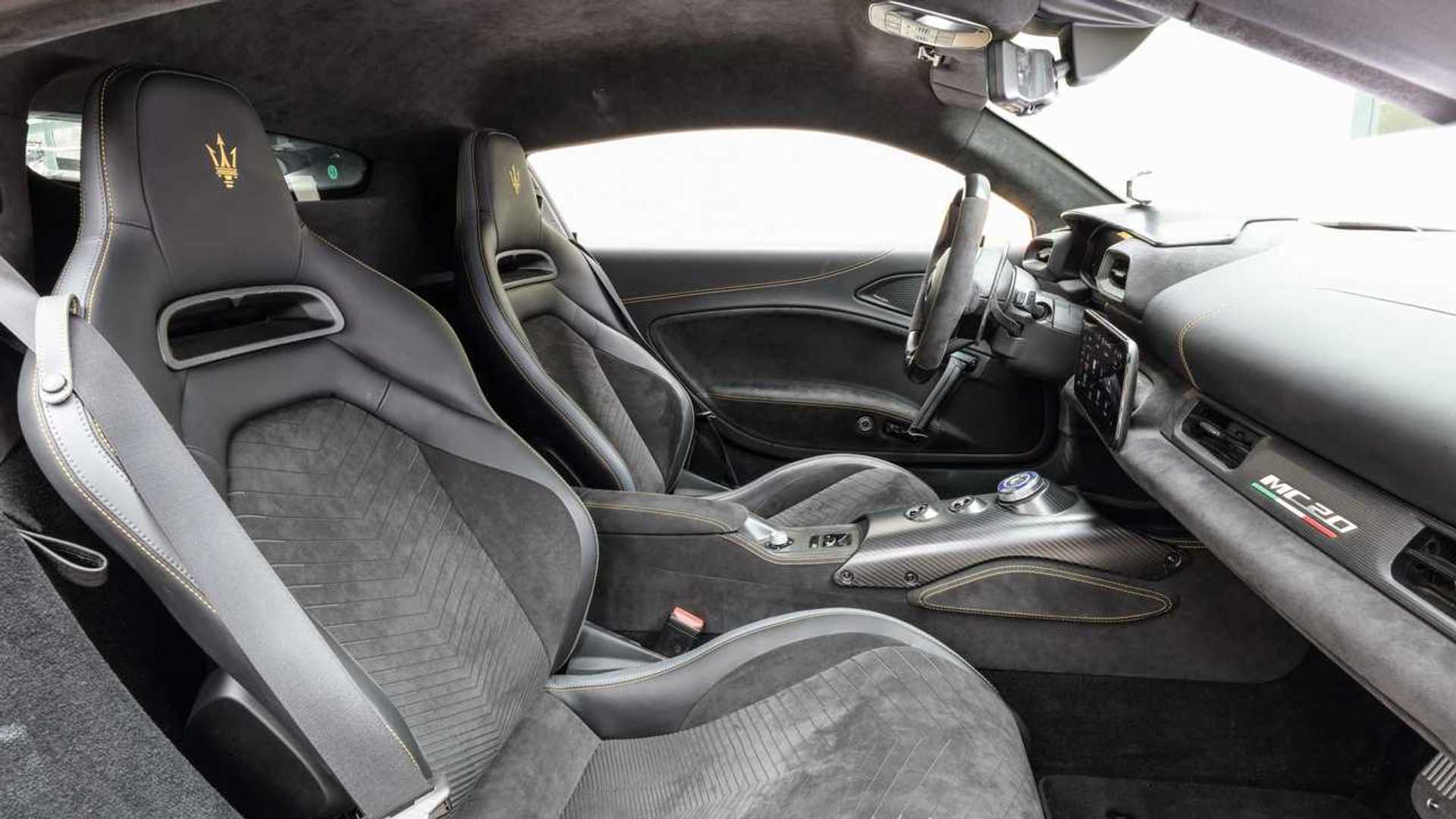 2021-maserati-mc20-interior.jpg