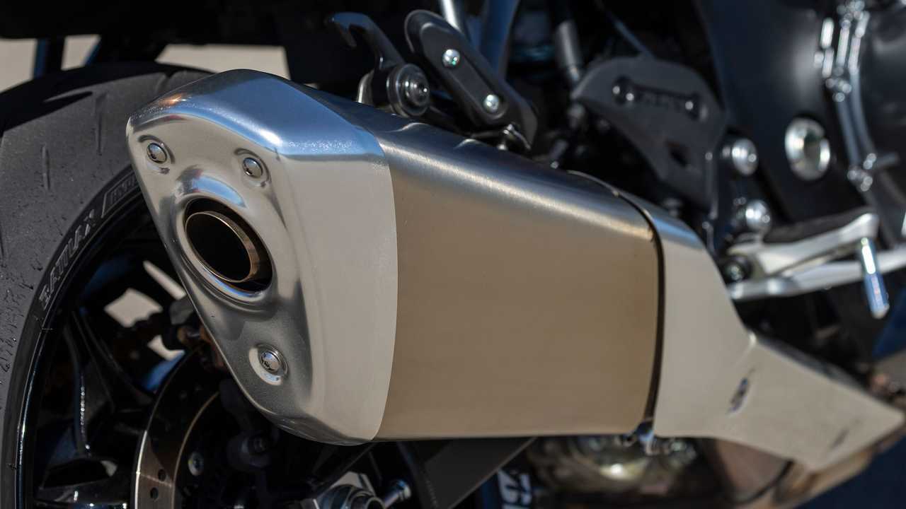 2022 Suzuki Hayabusa Exhaust Detail