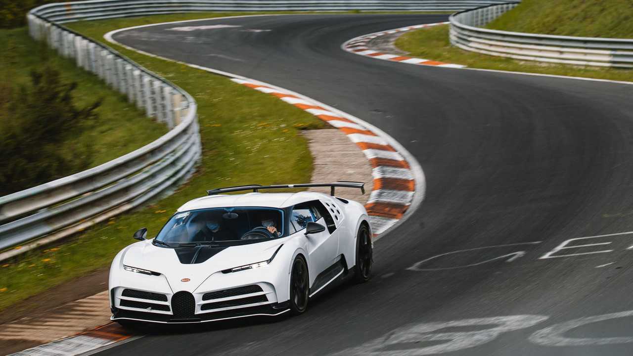 Bugatti Centodieci y Bugatti Chiron Super Sport 300+ en Nürburgring