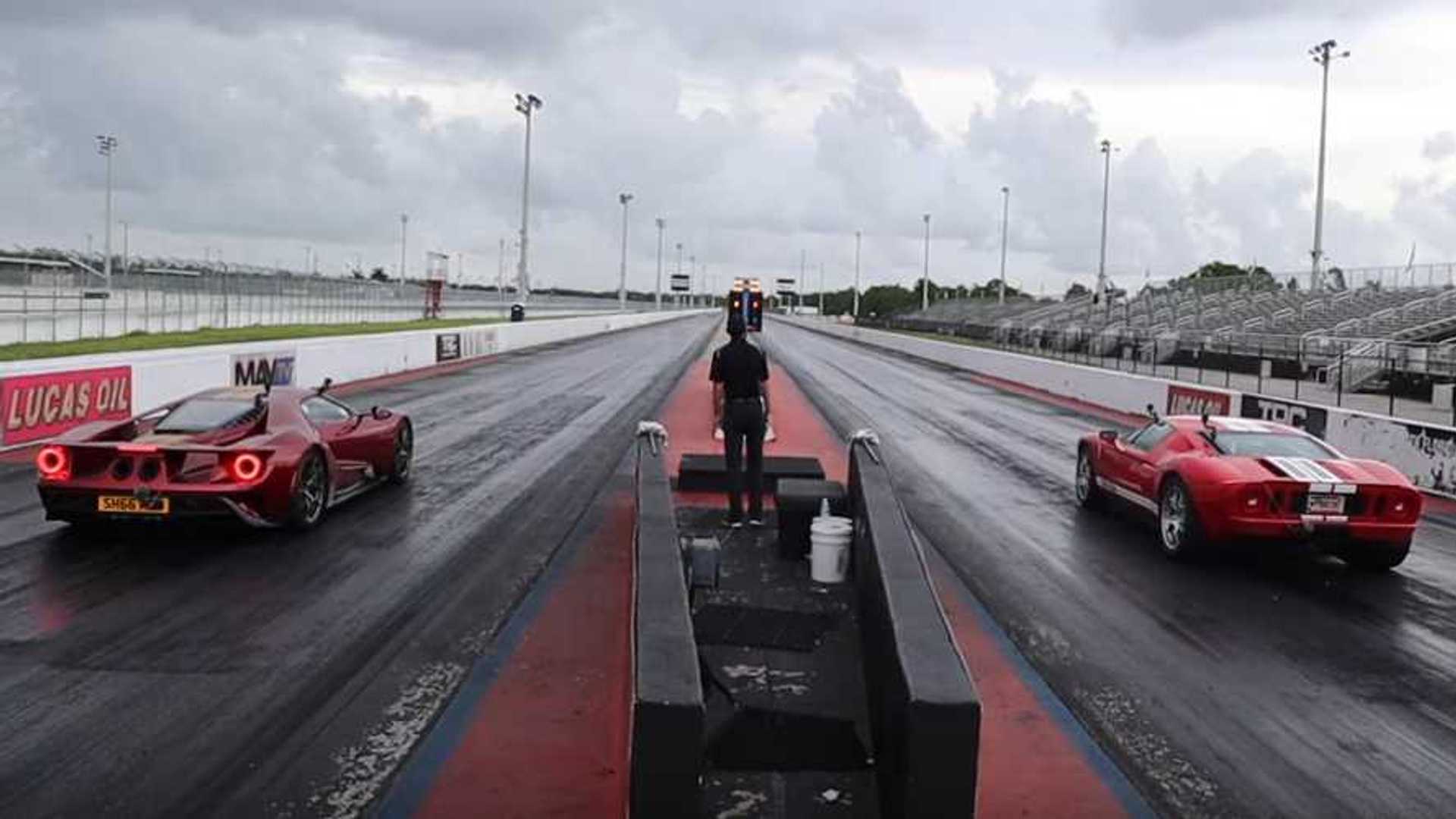 18 Ford Gt Versus 05 Ford Gt On Drag Fotograflari
