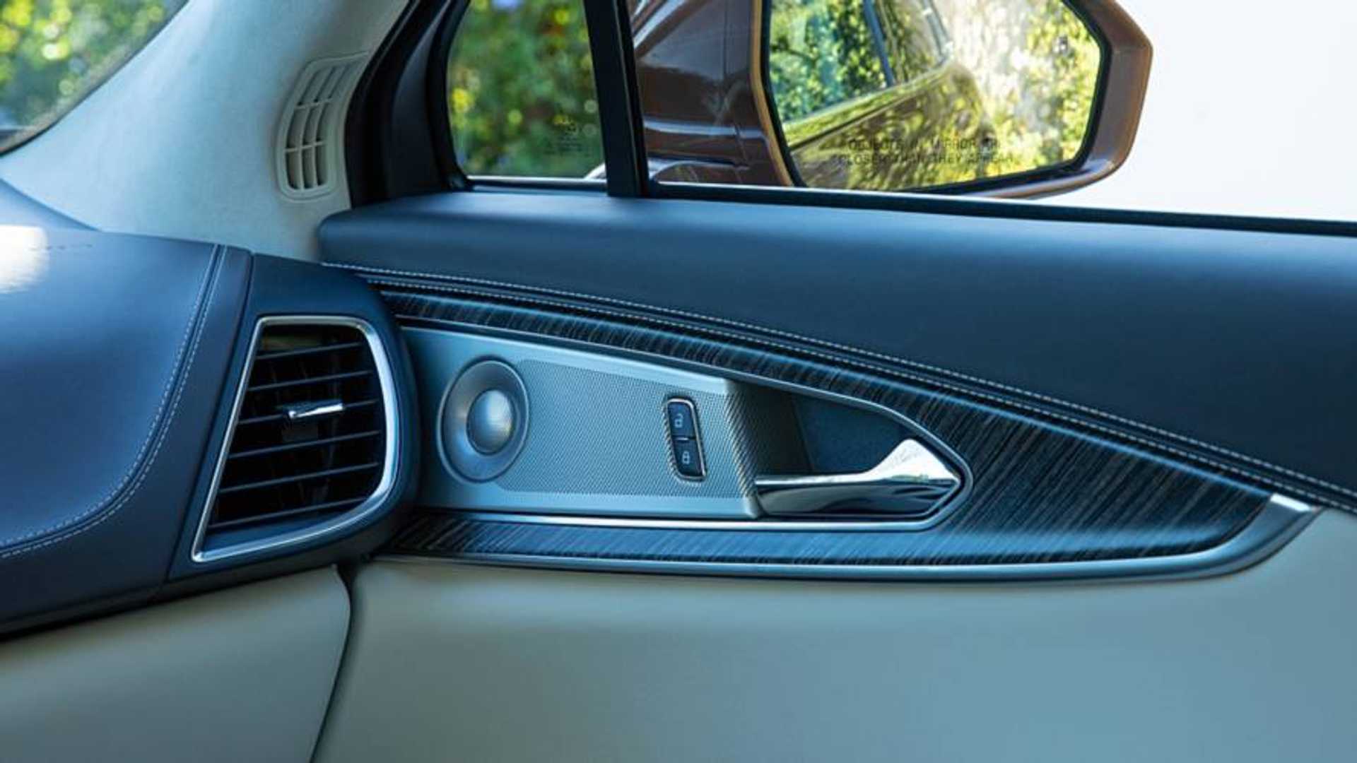 https://cdn.motor1.com/images/mgl/2x62E/s1/2019-lincoln-nautilus-first-drive.jpg 2019-lincoln-nautilus-first-drive