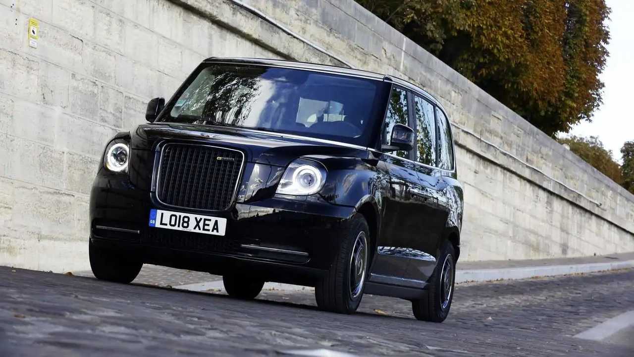 London Taxi LEVC TX eCity in Paris