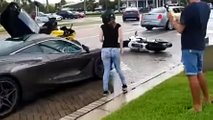 McLaren 720S’e motosikletli saldırısı