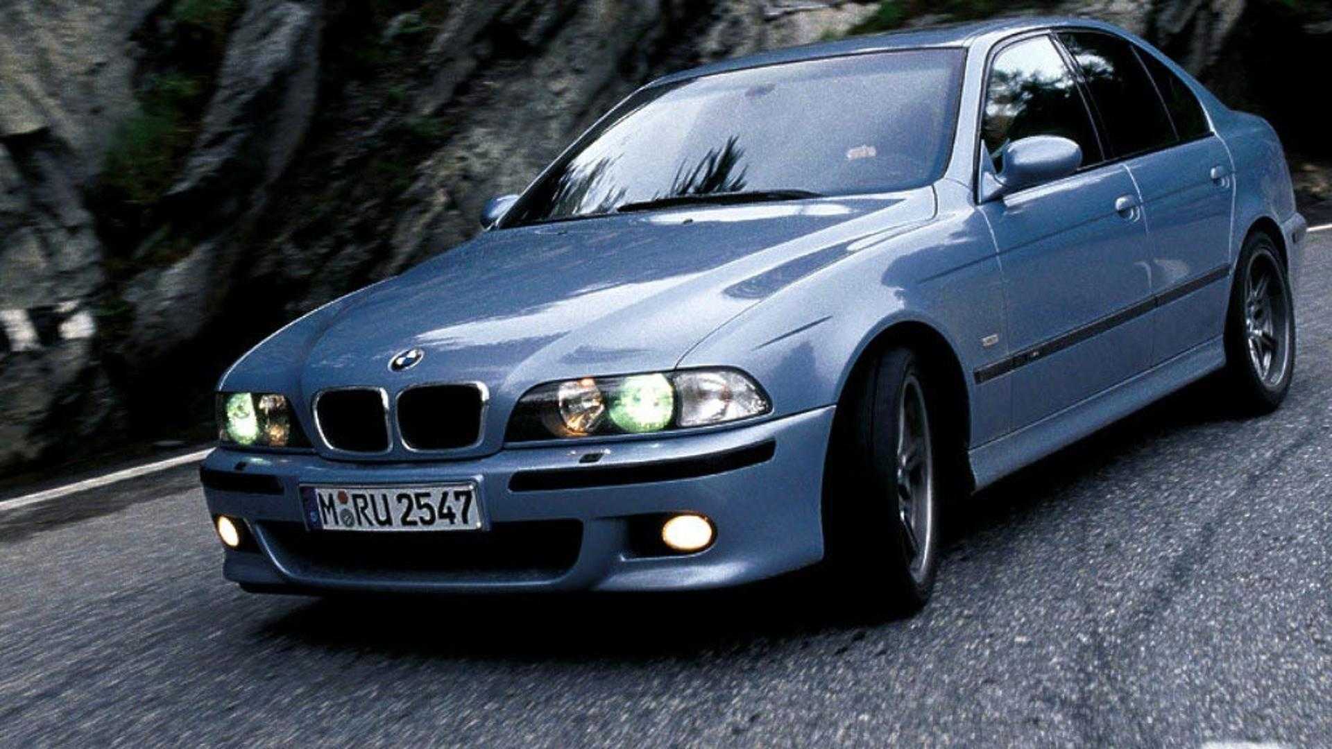 Supercharged BMW M5 E39 sounds insane in Autobahn top speed run