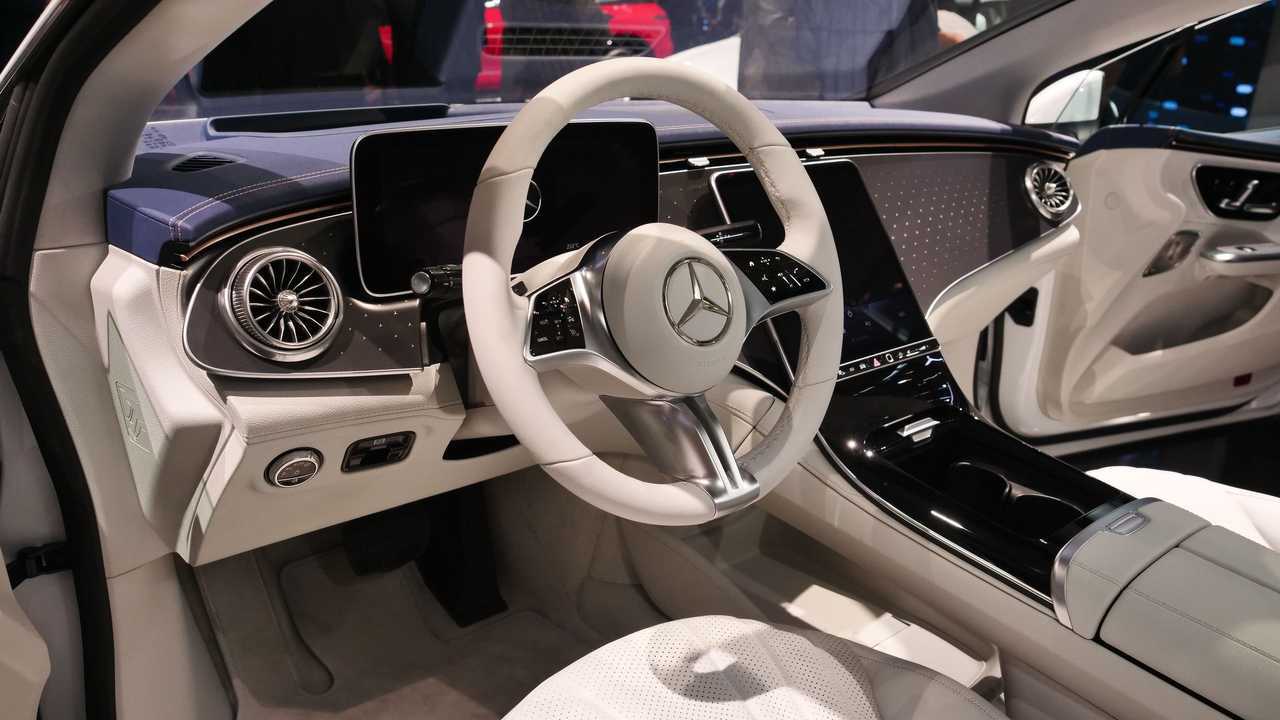 Mercedes-Benz EQE 350 2021 - Fotos ao vivo