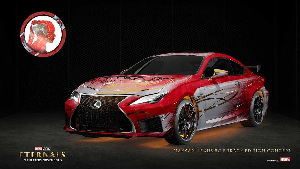 Модели Lexus в костюмах «Вечных»