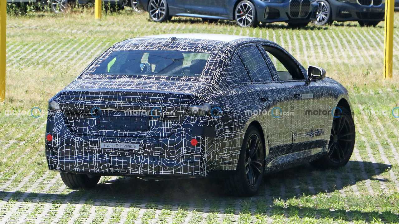 Nuova BMW Serie 5, le foto spia del modello in arrivo nel 2022