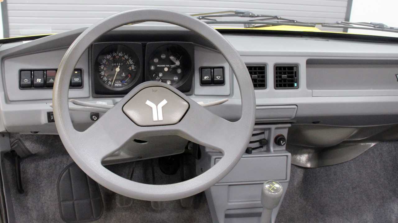 Yugo GVC, de 1990, subasta de Barrett-Jackson
